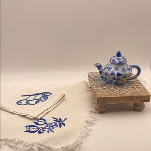Vintage Blue and White Embroidered Hankies Teapot with Handmade Doilies‎